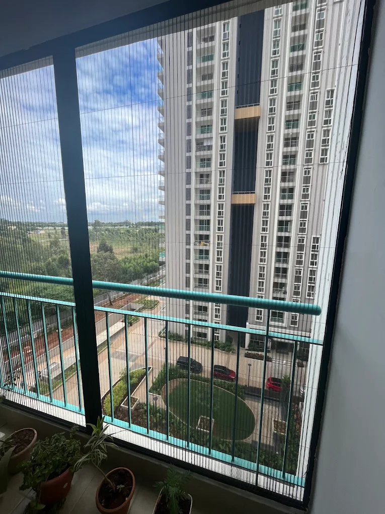 Pleated Mesh for Balconies
